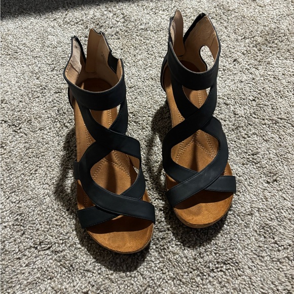 Strappy Black Short Wedge/Sandals like new - Picture 1 of 5